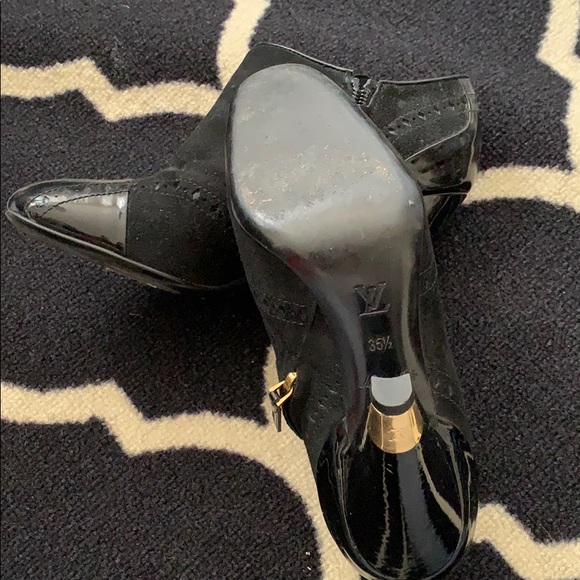 Louis Vuitton Shoe - Picture 2 of 2